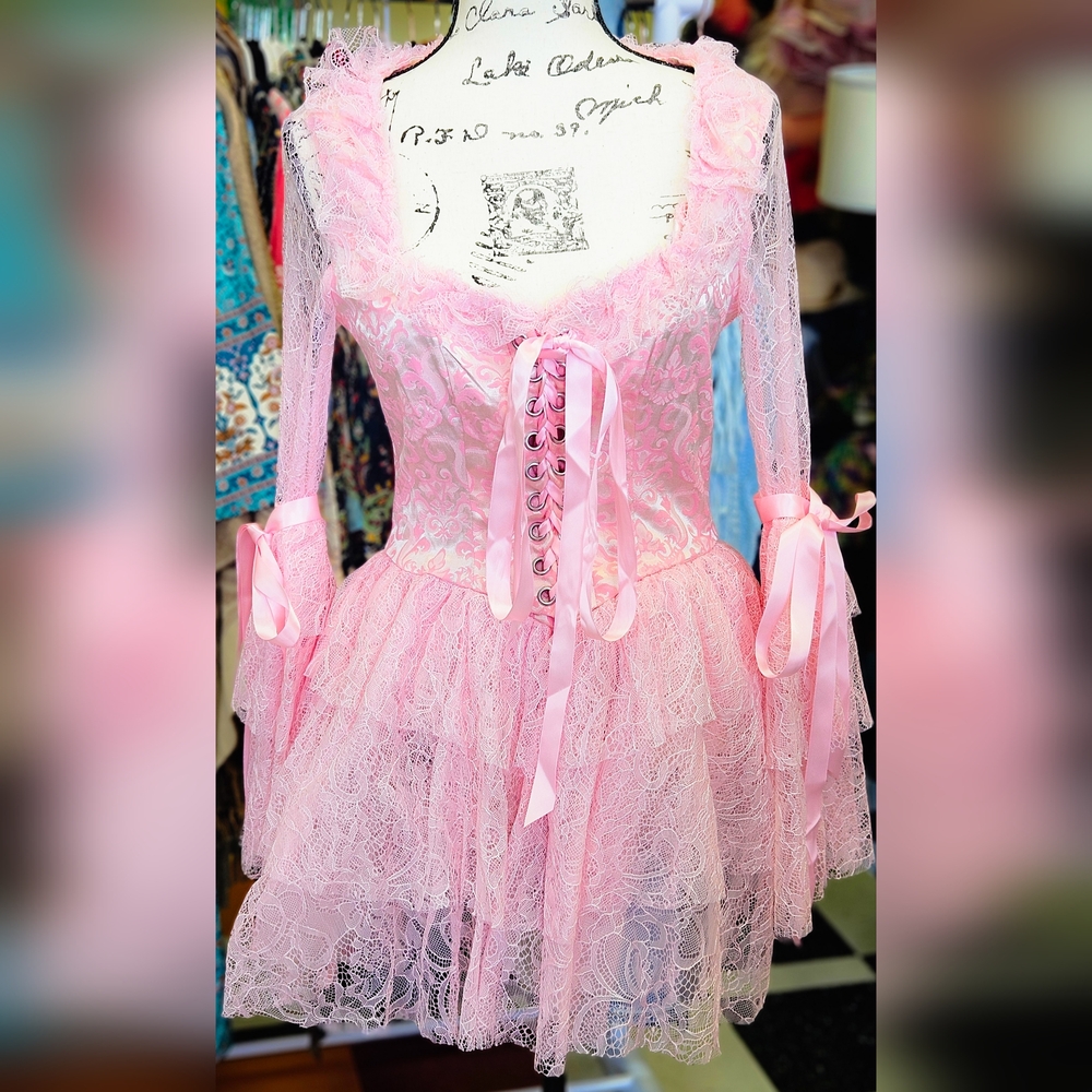 NWT Dolls Kill Trickz N' Treatz Marie Antoinette CostumeThey Eat Cake Size M